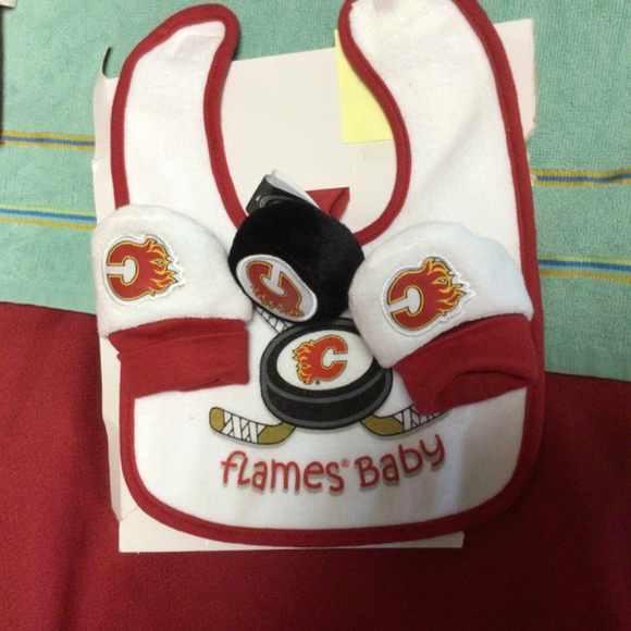 NHL CALGARY Flames starter package - Picture 2 of 3